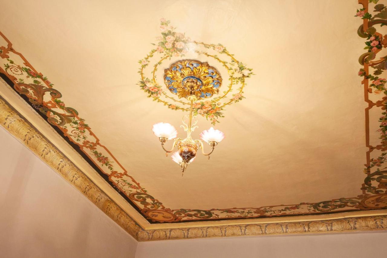 Lo Palauet De La Muralla Balaguer Luaran gambar