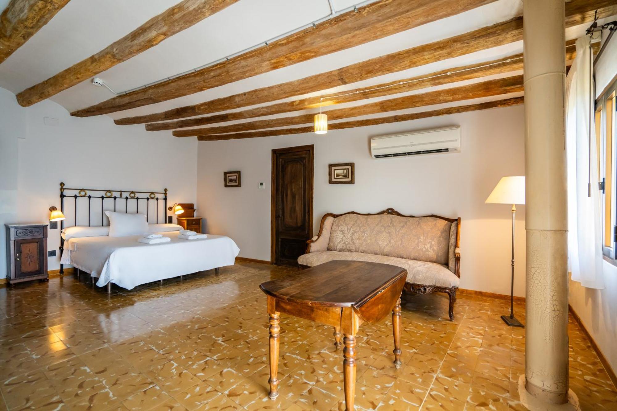 Lo Palauet De La Muralla Balaguer Luaran gambar